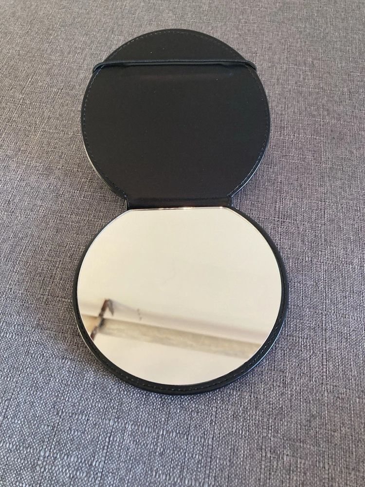 Round Compact Mirror 2